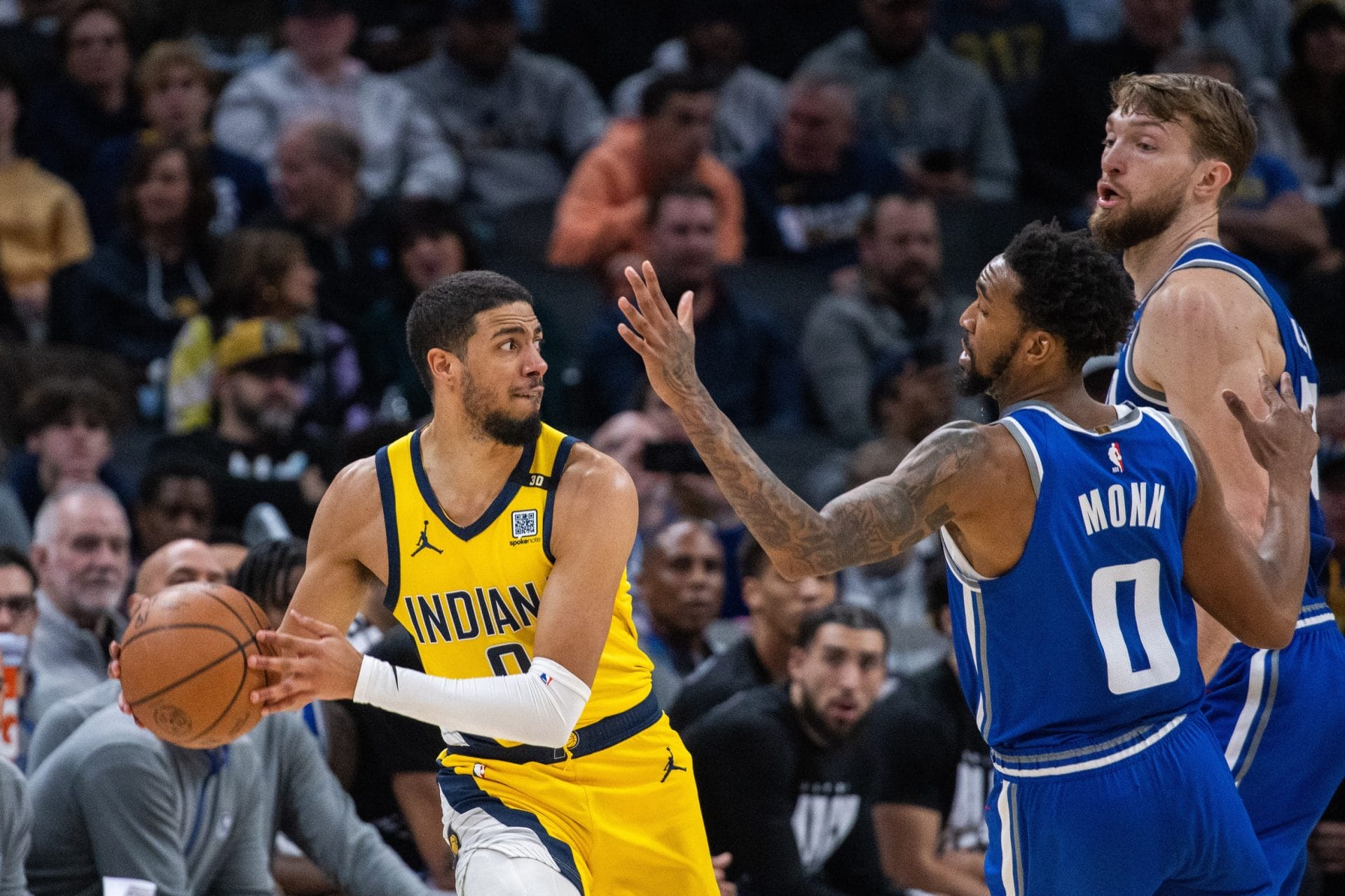 Tyrese Haliburton defendido por Malik Monk