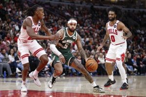 Gary Trent Jr. conduce el balón