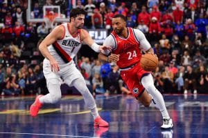 Norman Powell supera a Deni Avdija